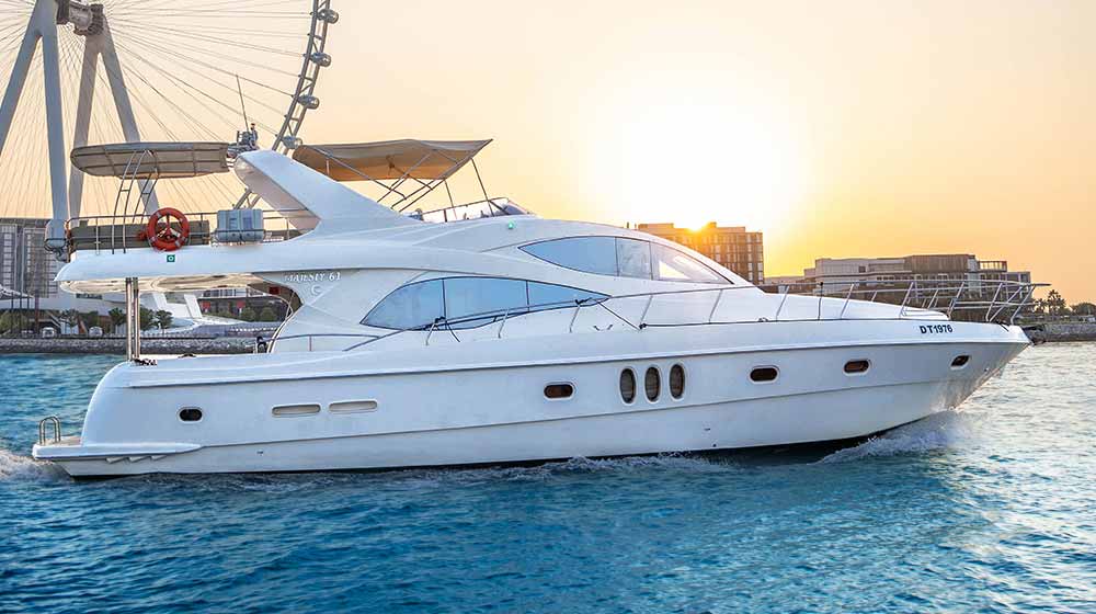 luxury boat cruising near Ain Dubai